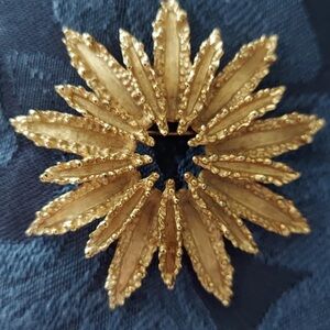 Vintage Avon Starburst Gold Leaf Brooch